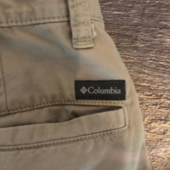 Columbia Mens Shorts Size 30 Beige Casual 10"L Carg EUC - Picture 9 of 9